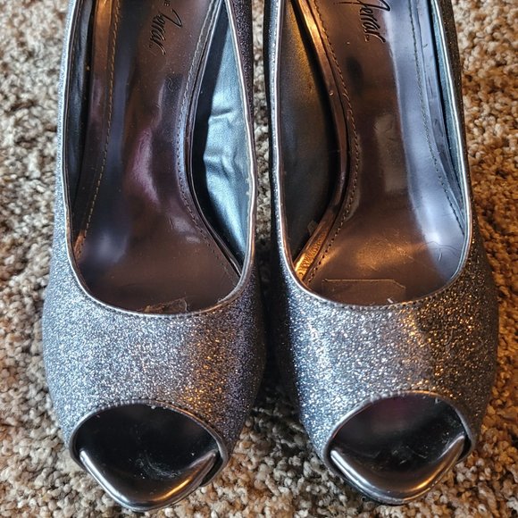 Jacquelin Ferrar – silver peep toe pump – size 7.5 – pre-owned / box - $20 - Picture 1 of 3